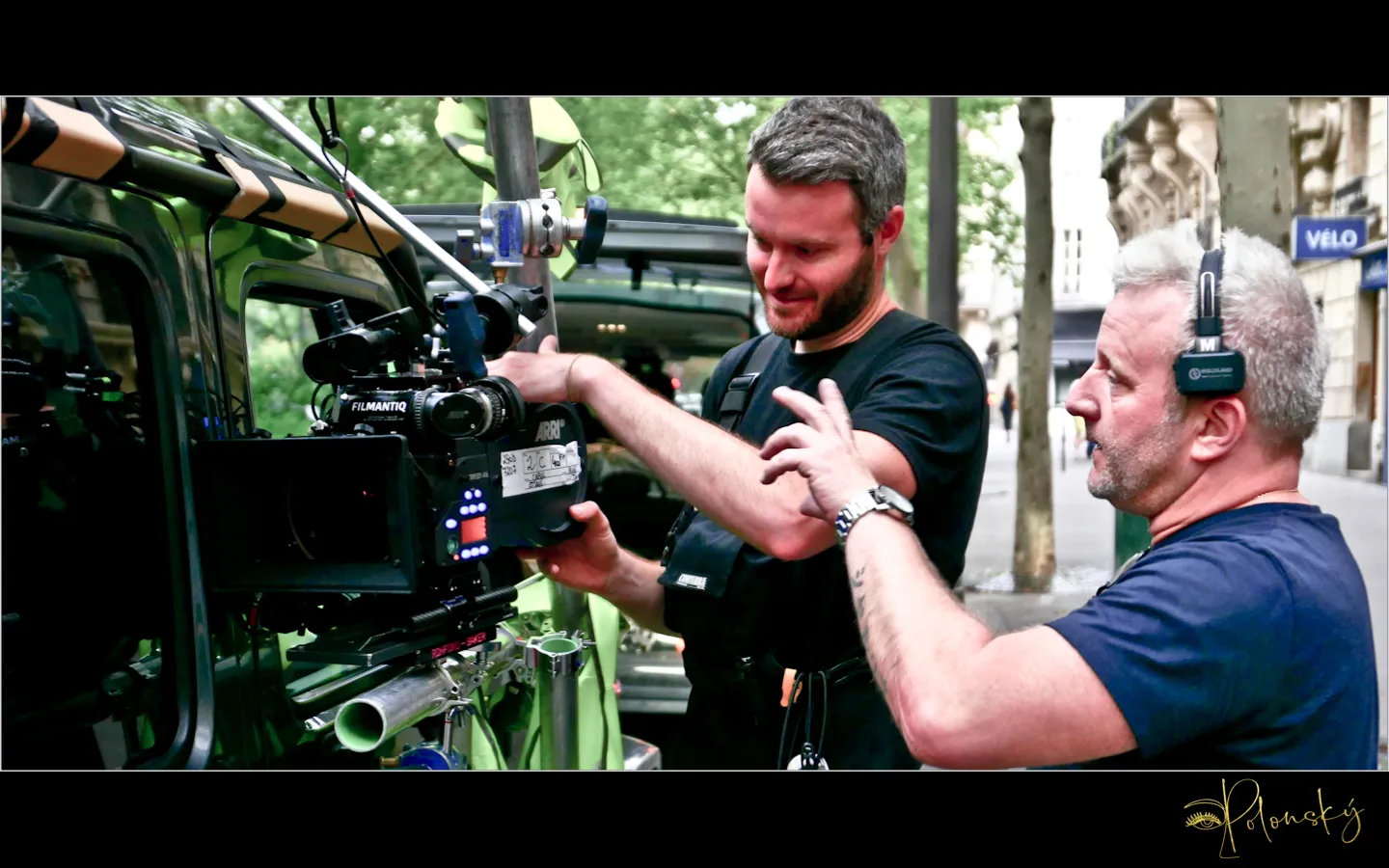 Tournage en pleine rue — machinerie cinéma extérieur